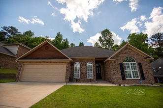 Building Photo - BEAUTIFUL HOME AVAILABLE FROM JULY