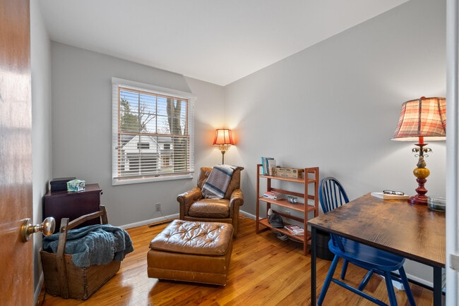 Building Photo - 438 Sylvan Dr