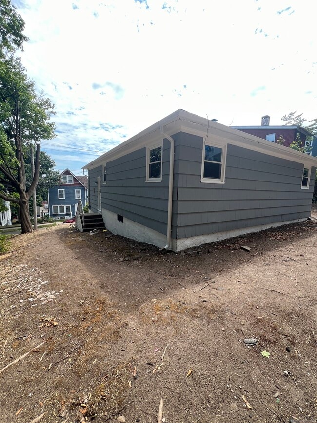 Building Photo - 132 Hillside Ave