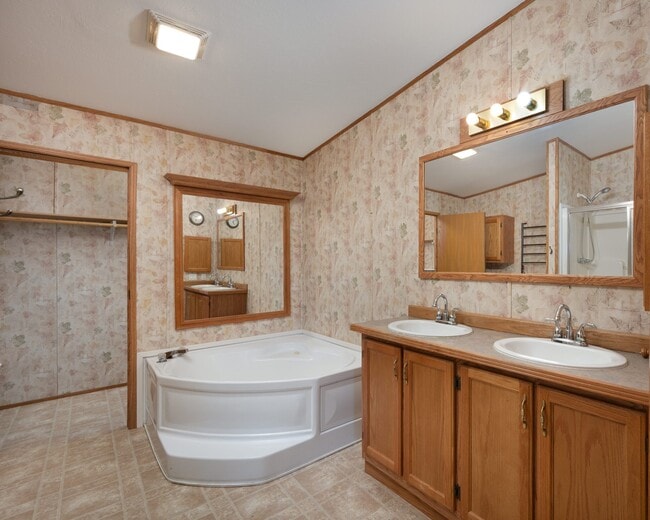 Building Photo - 415 Tracy Ann Dr