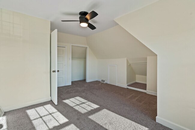 Building Photo - 5 bed 1 bath - newly updated, tons of space, central air, off street parking, laundry
