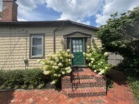 Building Photo - Beautiful German Village Home with Parking...