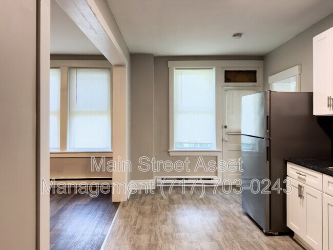 Building Photo - 122 Houston Ave