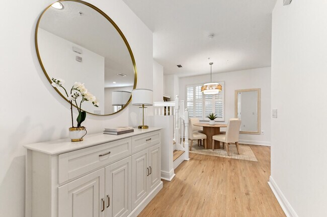 Building Photo - 642 NW 38th Cir