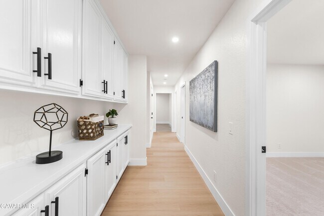 Building Photo - 41901 Cll Clarita
