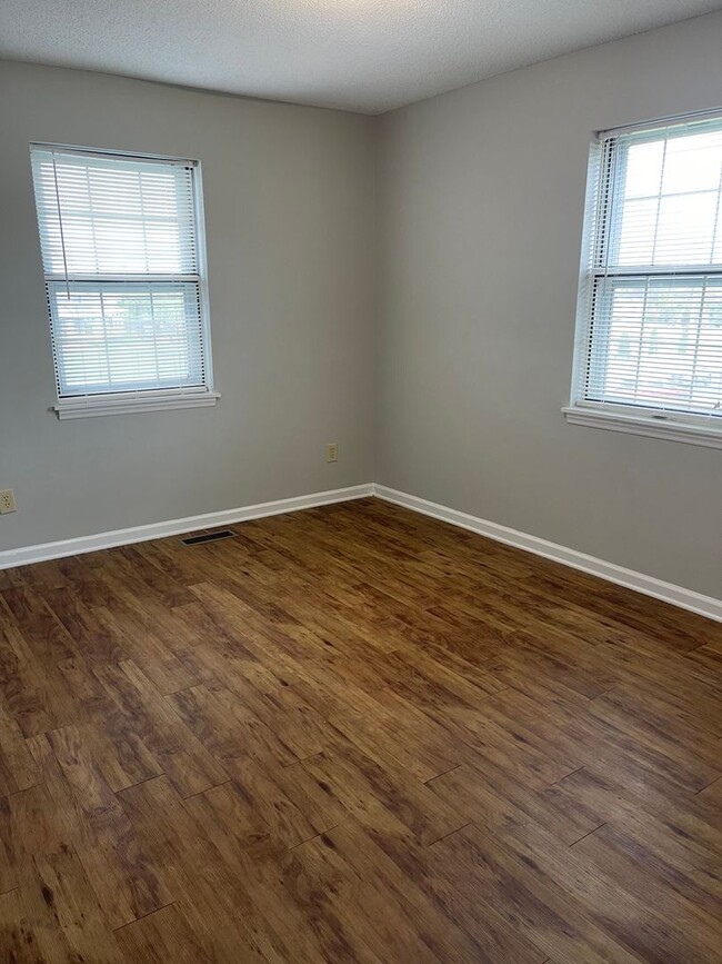 Building Photo - Duplex for Rent