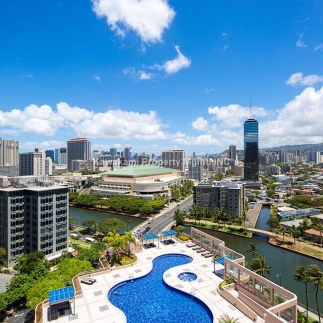 Building Photo - WAIKIKI LANDMARK...A GEM IN FINE LIVING......