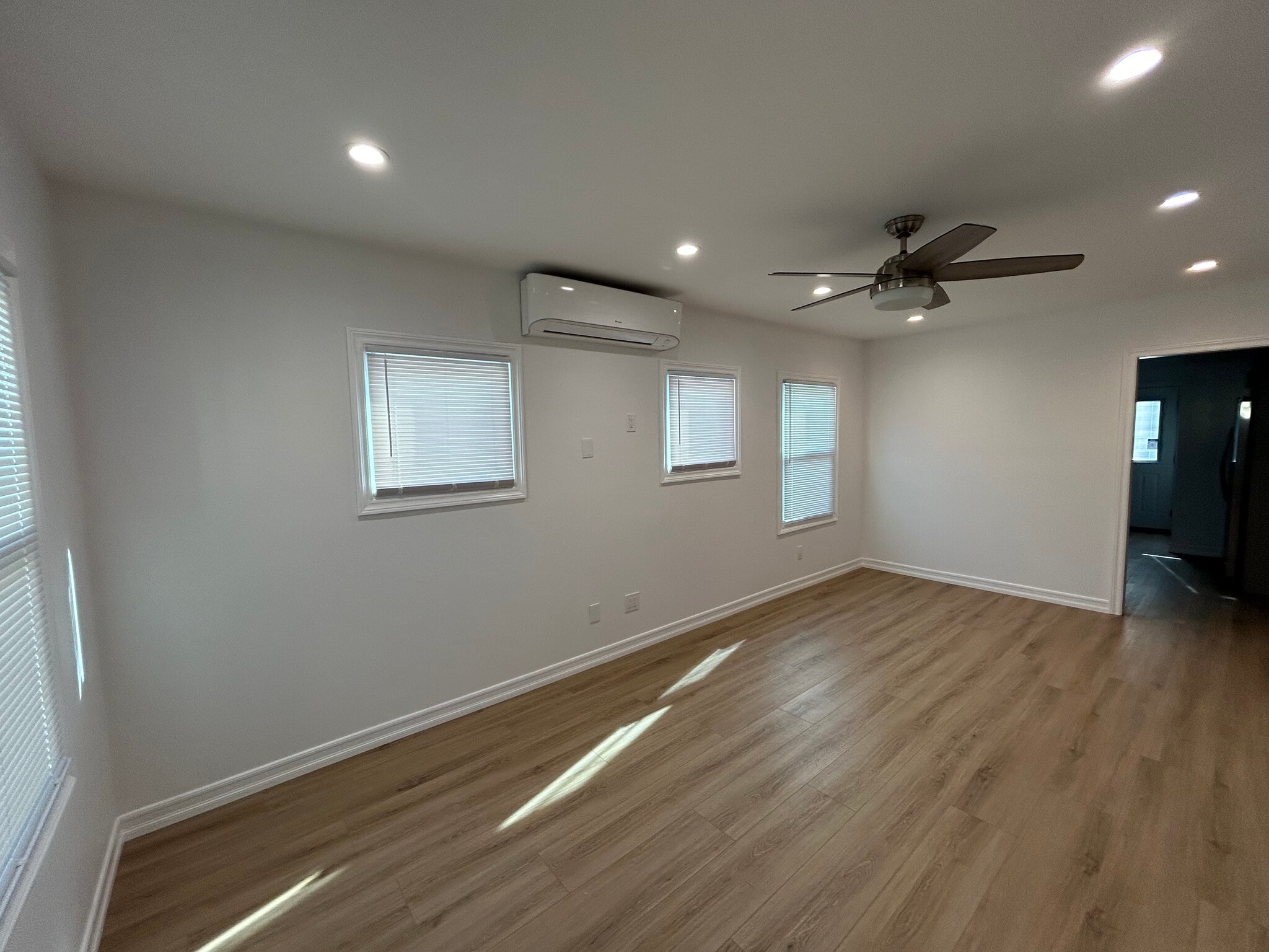 Building Photo - 1533 Freeman Ave