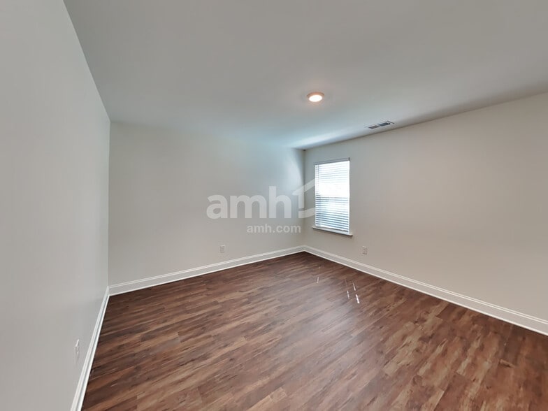 Building Photo - 556 Rivermist Dr