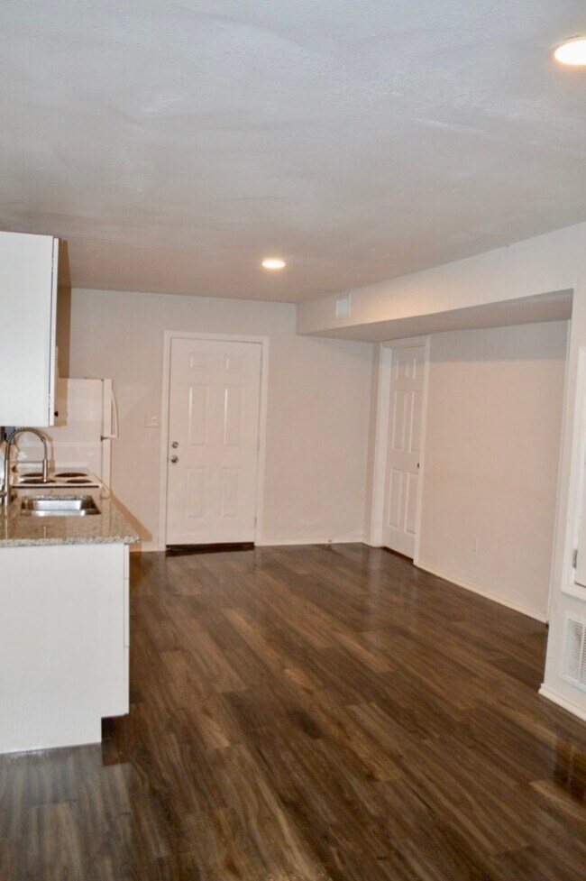 Building Photo - 416 Collingsworth