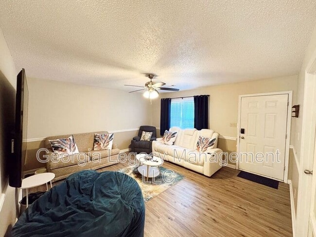 Building Photo - 62 Creek Side Dr