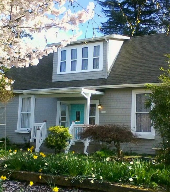 Building Photo - 1924 17th Ave