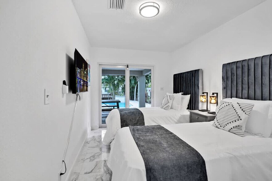 Building Photo - 2065 SW 28th Terrace