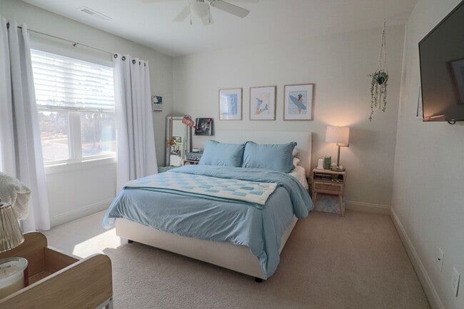 Building Photo - Spacious 4 Bedroom, Pet Friendly with Fenced In Backyard, Mimosa Bay Community Amenities