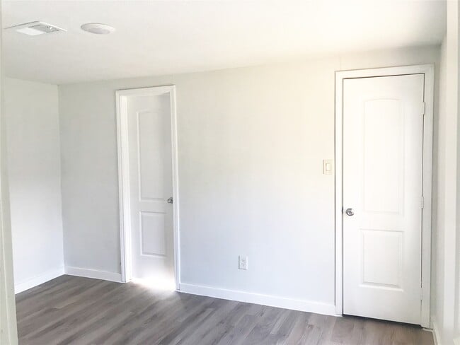 Building Photo - 3510 Fox Dr