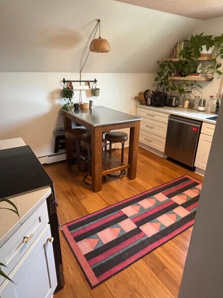 Fully renovated kitchen - 111 Glenwood Ave