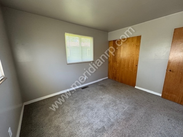 Building Photo - 2219 Drake Dr