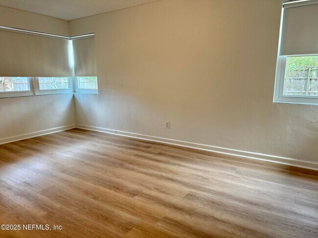Building Photo - 3859 Via De La Reina