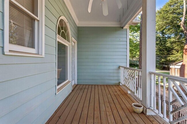 Building Photo - 65 Claire Dr SE