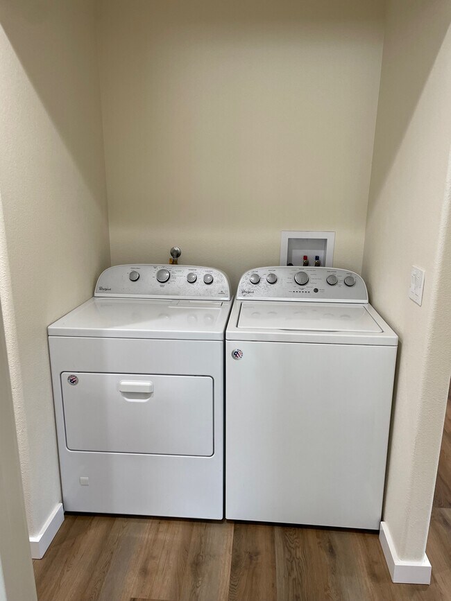 Building Photo - 350 Palm Ave