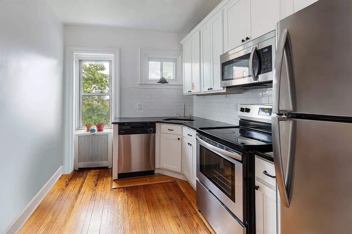 Building Photo - 432 E 136th St