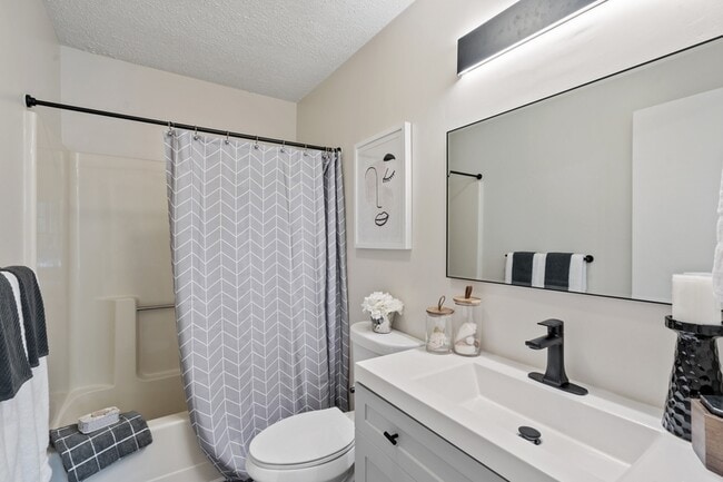 Building Photo - 2520 Bradford Ct