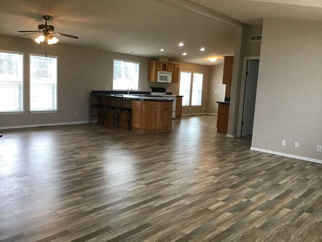 Building Photo - Available for Immediate Move-In!  3 Bed/2 Bath in Yelm!