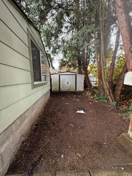 Building Photo - 1166 NE Turner Dr