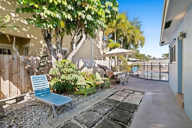 Building Photo - 415 SW 16th St