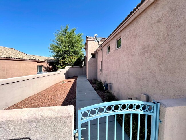 Building Photo - Nice 2 Bedroom Home in Desert Foothills Co...