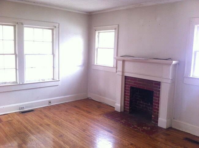 Building Photo - 160 20th St NE