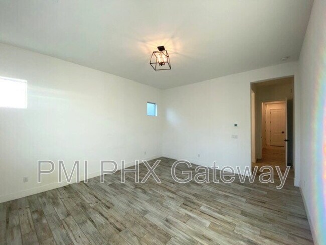 Building Photo - 2353 E Athena Ave