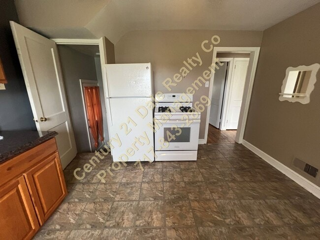 Building Photo - 3 BR 1 Bath Home in Central York School District with an attached Garage