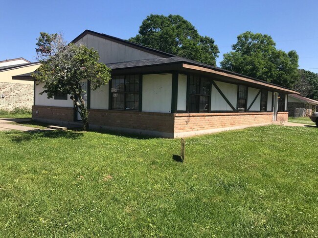 Primary Photo - 308 Knollwood/Strasbourg