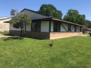 Building Photo - 308 Knollwood/Strasbourg