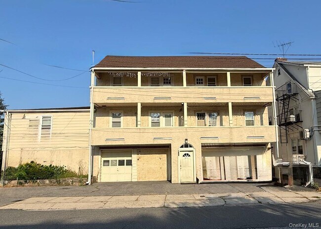 Building Photo - 911 Lester Ave