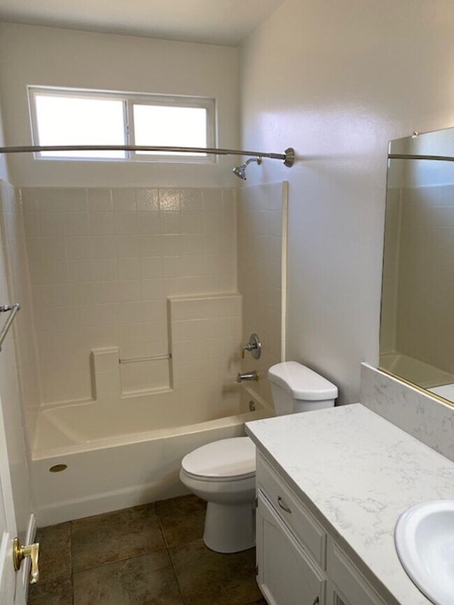 Building Photo - Gorgeous 4 Bedroom 2 Bath Home W/Pool!