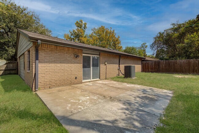Building Photo - 5702 Golden Grove Ln