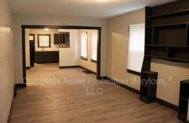 Building Photo - 223 N Calumet Ave