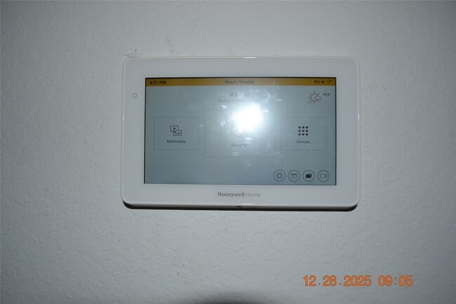 Building Photo - 1613 Sunbend Ln