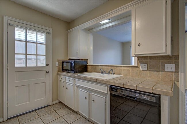 Building Photo - 2518 NW 62nd St