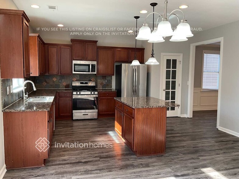 Building Photo - 4650 Sundance Cir