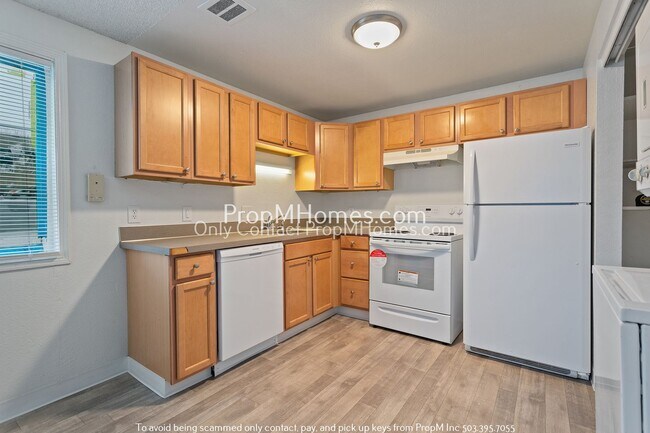 Building Photo - Enjoy the Cedar Hills Lifestyle in this Th...