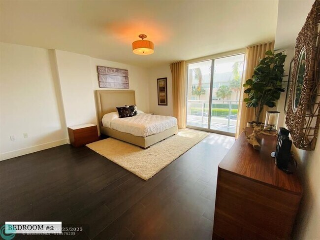 Building Photo - 9400 W Bay Harbor Dr