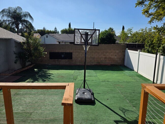 Building Photo - Beautiful 3-Bedroom, 3-Bath Home with Modern Comforts