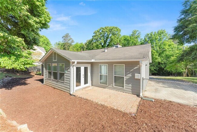 Building Photo - 2050 Shaffer Rd