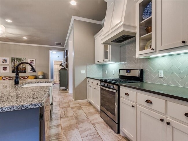 Building Photo - Beautiful 3 bedroom 2 bathroom home in Mon...