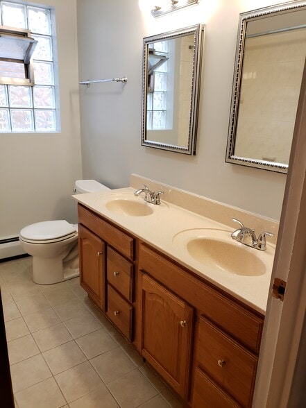 Building Photo - 5529 N Mango Ave