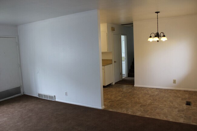 Building Photo - 254-258 E 200 S