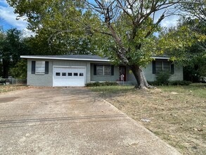 Building Photo - 1105 S Palestine St